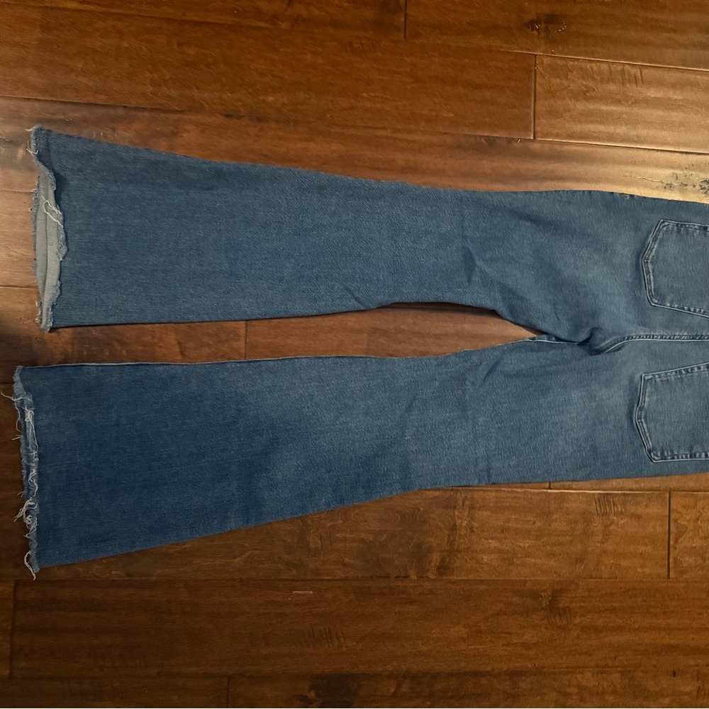 Good American Flare Jeans - Picture 5 of 7
